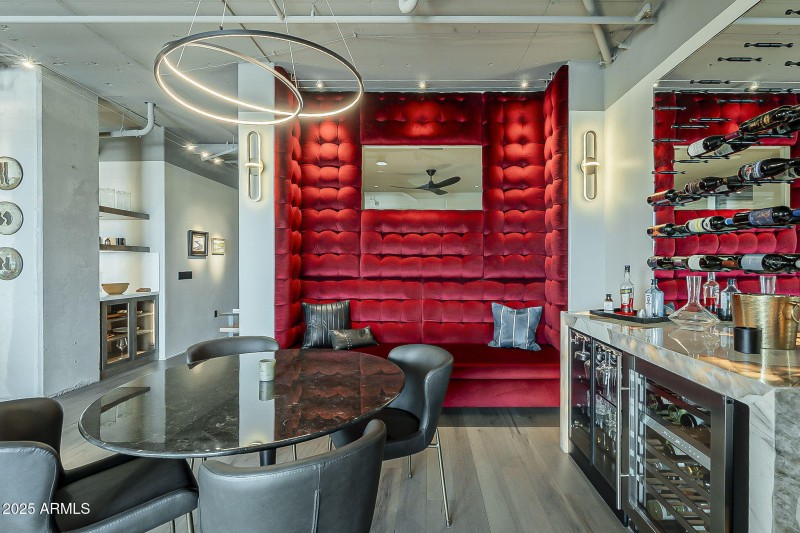 Lounge Area/Bar