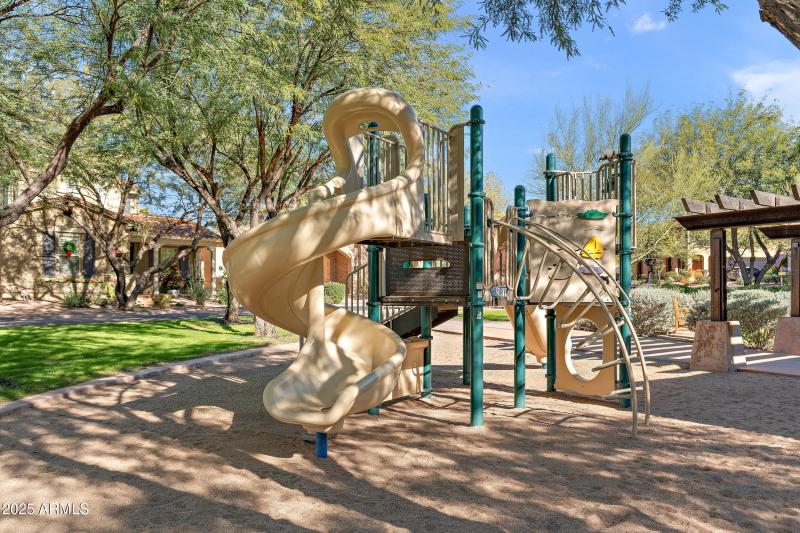 56_9469 e trailside view-56