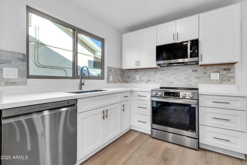 940 S 78th Pl-18