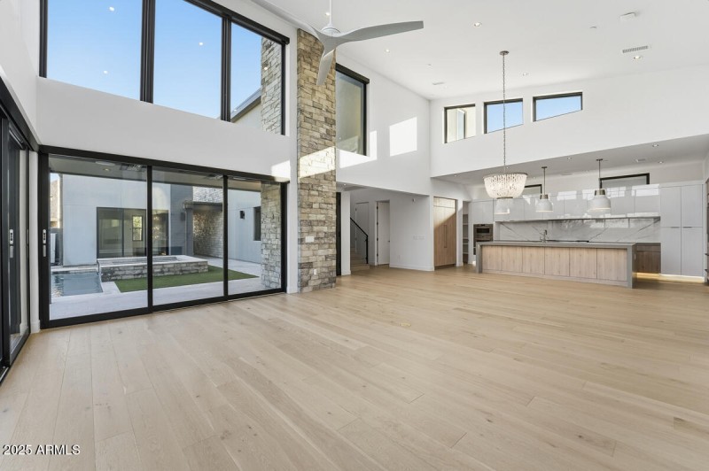 18576 N 92nd Pl-11 (1)