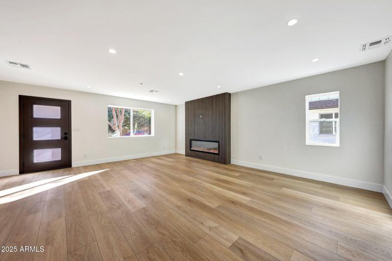 Front Enty to Greatroom