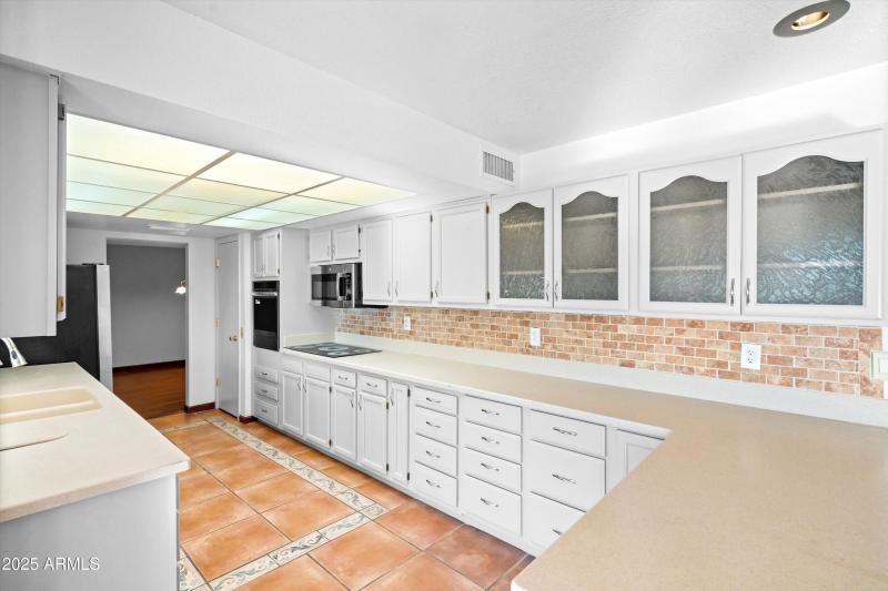 16-Kitchen