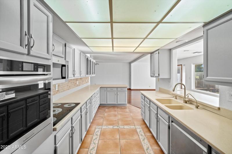17-Kitchen