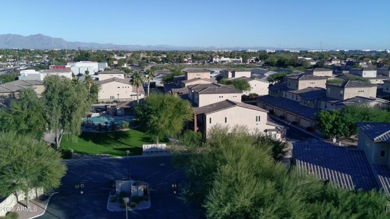 4716988_100DRONE_SING0047