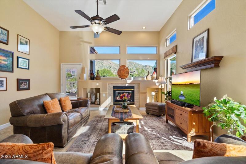 Family Room w Mountain Views