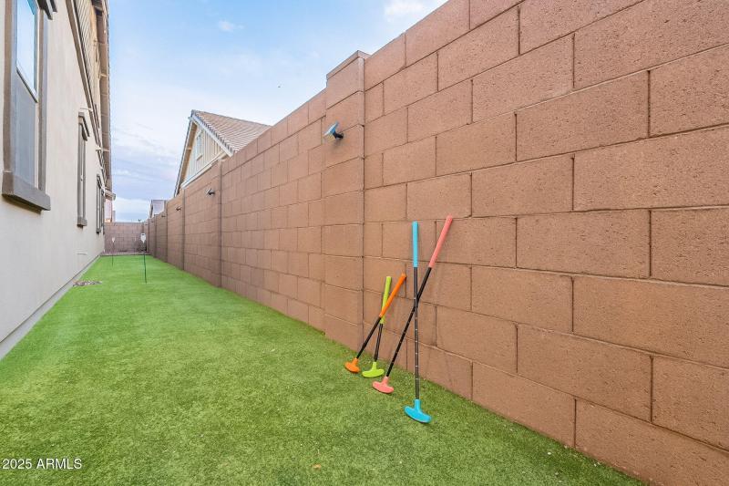 76-web-or-mls-Reins-76