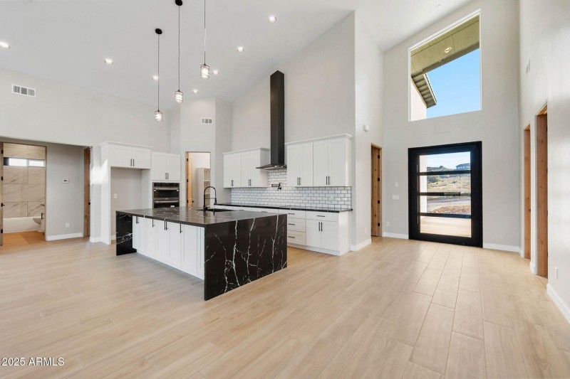 10-Foyer to Kitchen