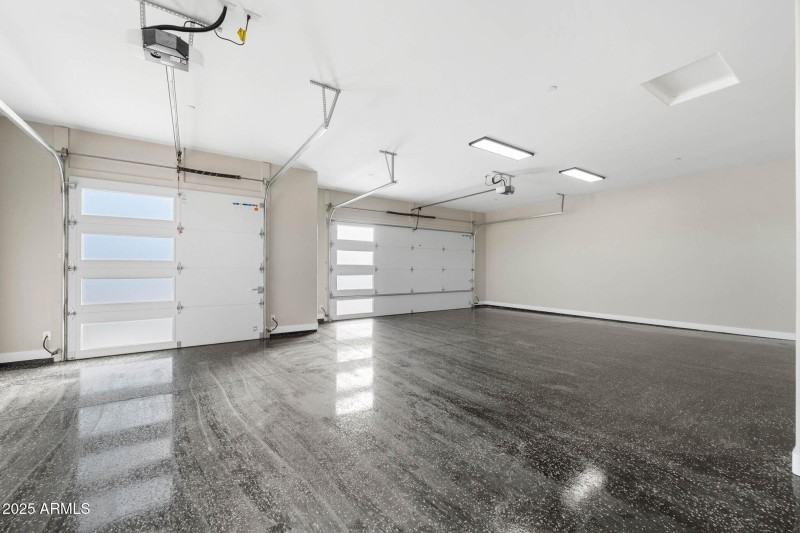32-Garage Interior