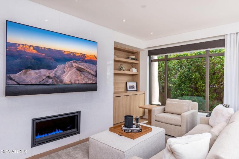 Great Room w/gas fireplace