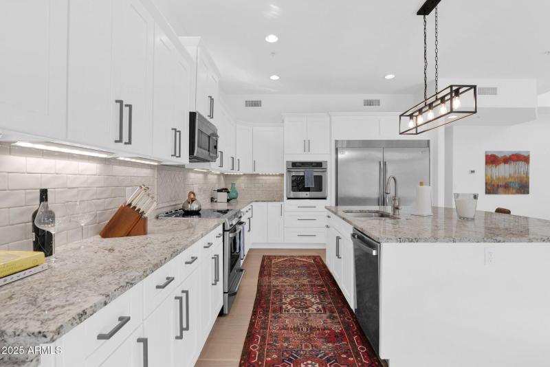 Open & bright kitchen