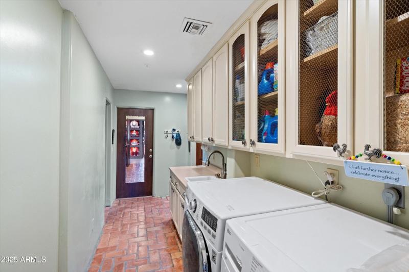 34-Large Laundry Room