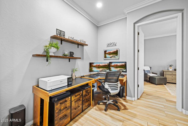 Desk / Work space