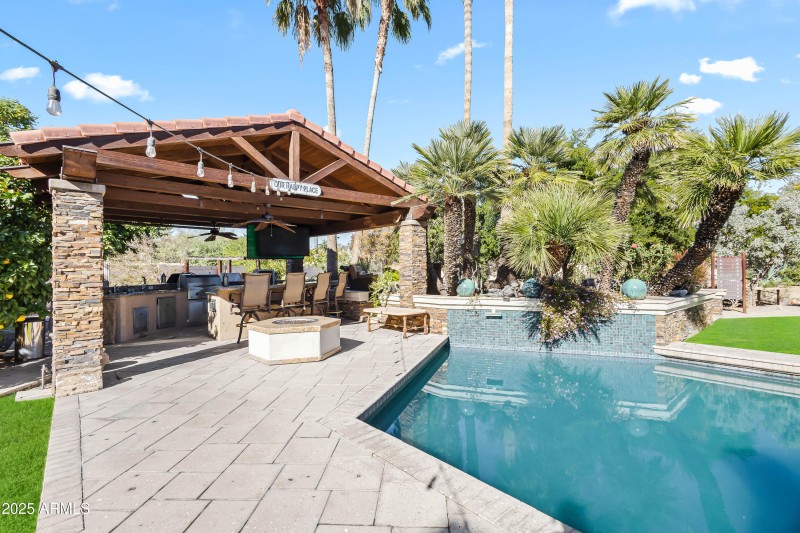 BACKYARD - POOL - RAMADA VIEW