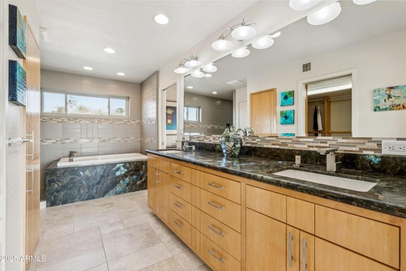 027_Primary Ensuite Bathroom