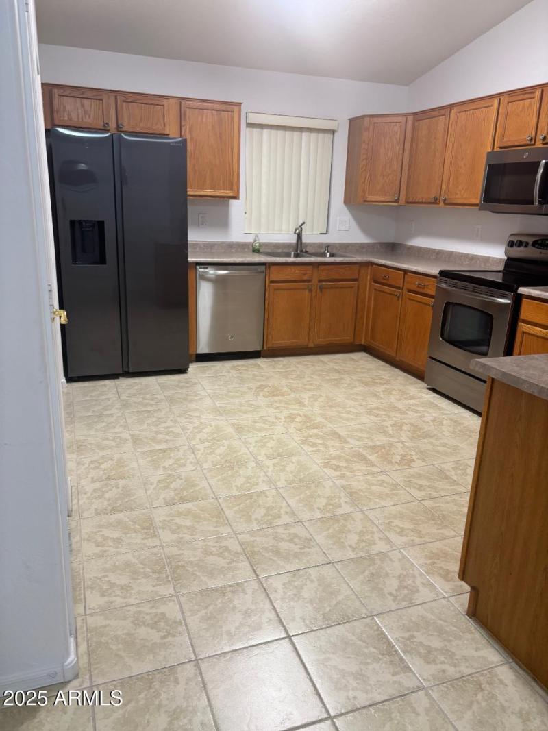 2221EUnionHillsfridge