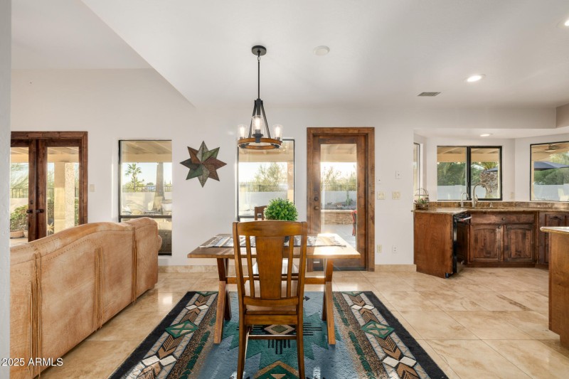 Eat in Kitchen Space