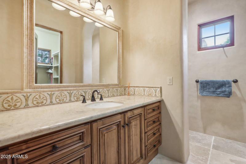 Camelback Mtn • 1-Level Home