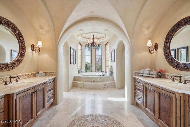 Camelback Mtn • 1-Level Home