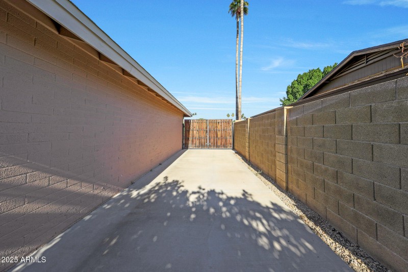 RV gate side yard