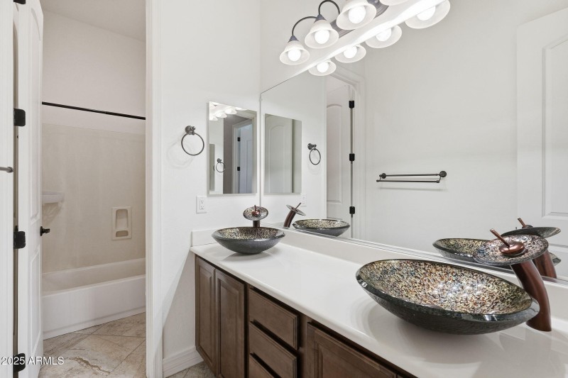 Full Bathroom 3
