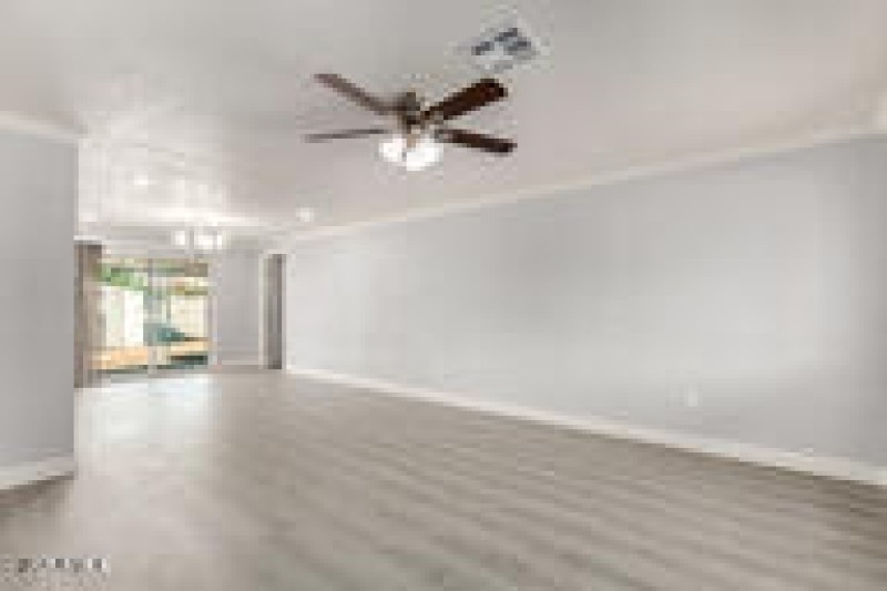 Living Room / Dining