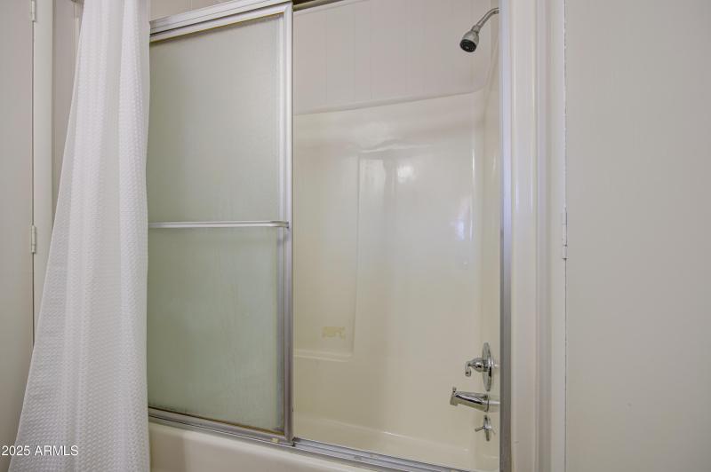 Bathroom 2-pic 3