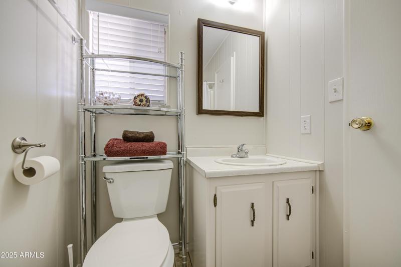 Bathroom 2-pic 4