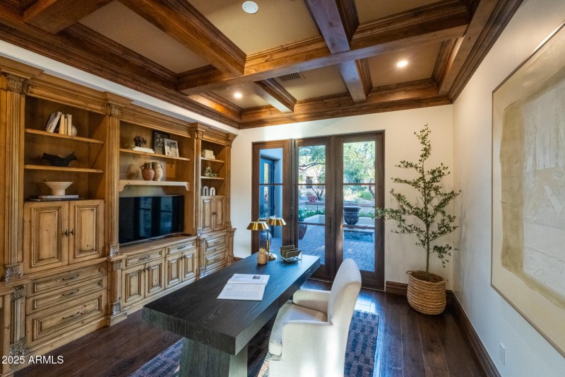 Quite. Focus. Private.