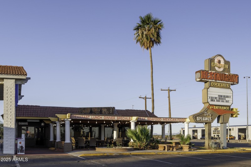 Restaurant Exterior 4