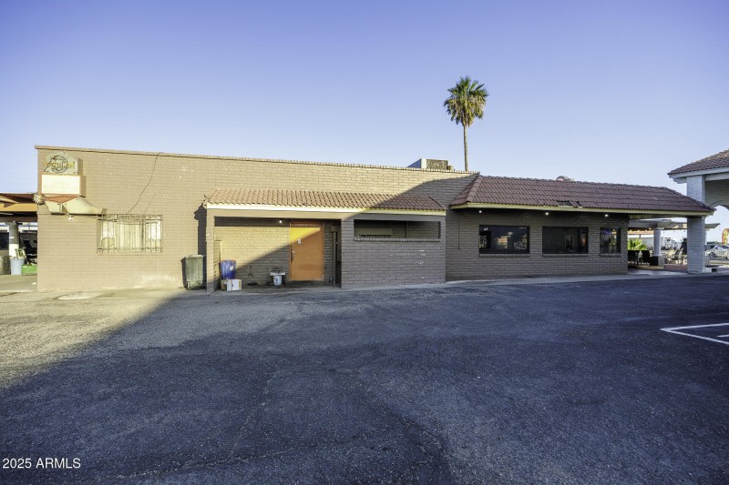 Restaurant Exterior 11