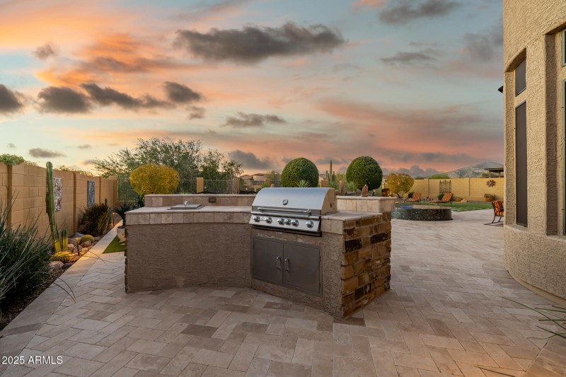 Built in BBQ Grill