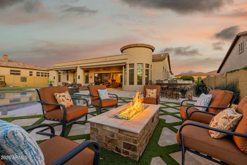 Gas firepit