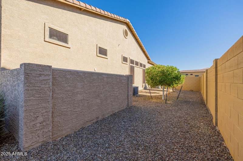 Large sideyard
