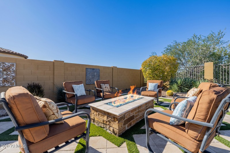 Gas firepit