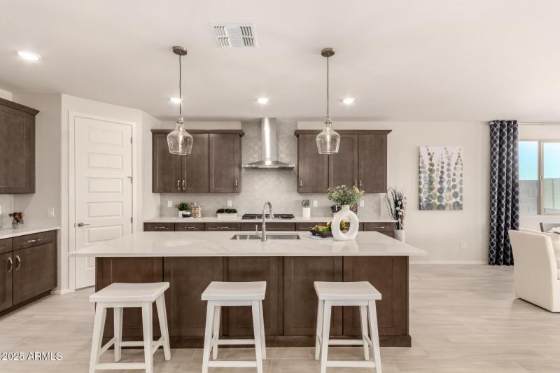 6-2526 Kitchen #5