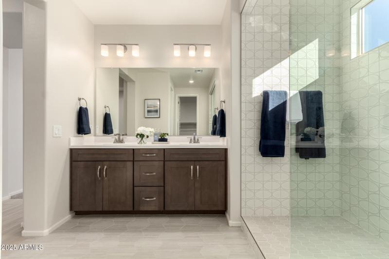 13 Owners Suite Bath