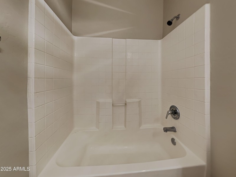 1004650.46008 W Amsterdam Road_13