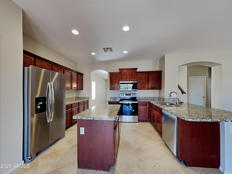 1004650.46008 W Amsterdam Road