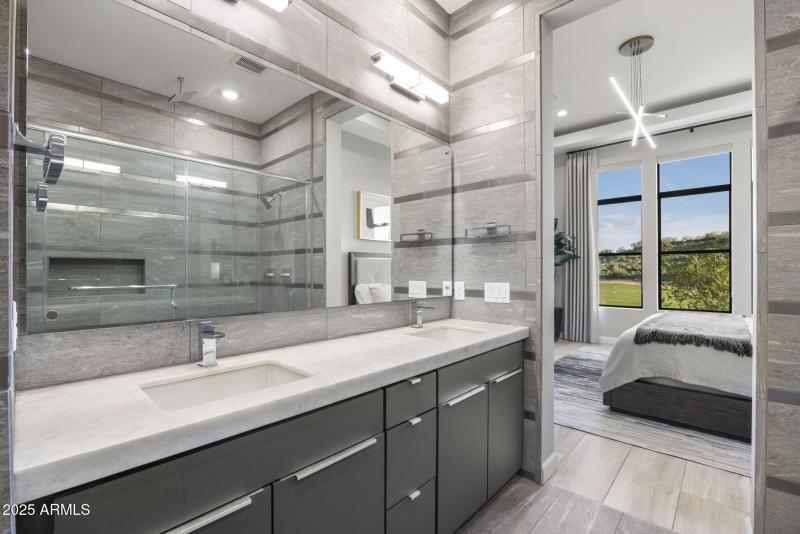 20-web-or-mls-16037-e-ridgestone-dr