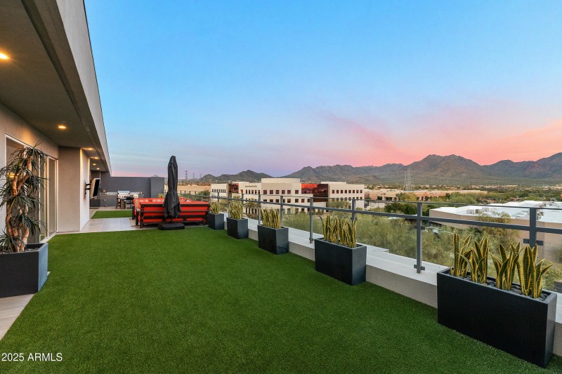 private turfed deck