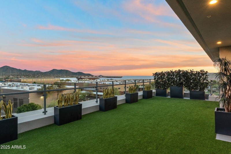 private turfed deck