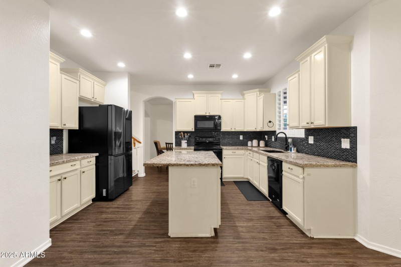 27-web-or-mls-969-e-oakland-st