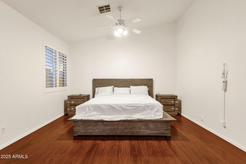 30-web-or-mls-969-e-oakland-st