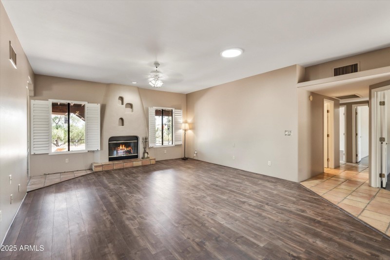 06-Living Area
