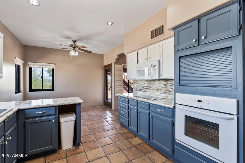 12-Kitchen
