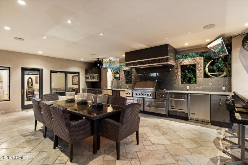 Outdoor Kitchen