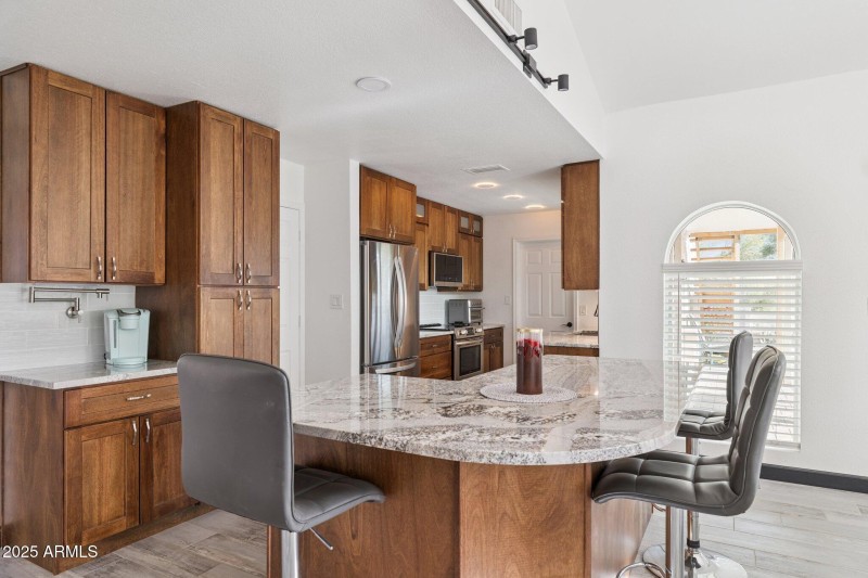 11-web-or-mls-17005-e-nicklaus-dr