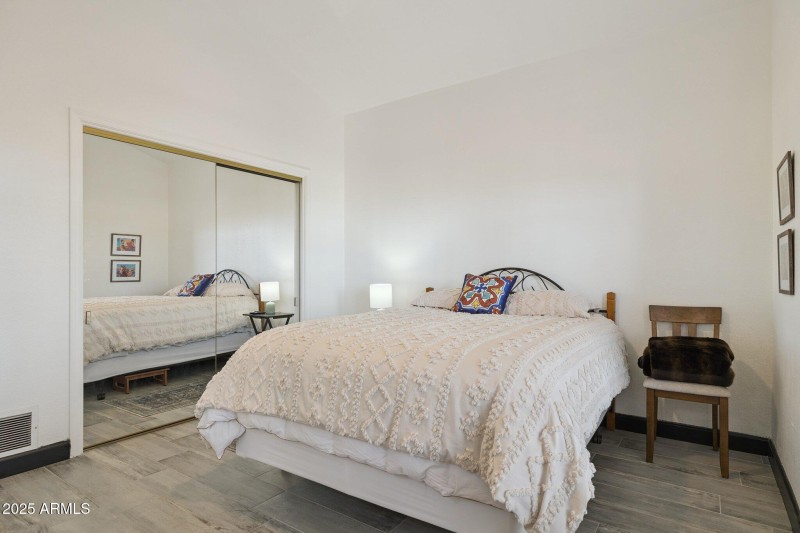 25-web-or-mls-17005-e-nicklaus-dr