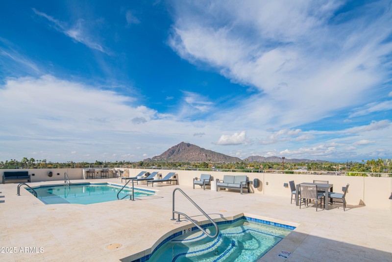 Rooftop Pool & Spa w/ Views