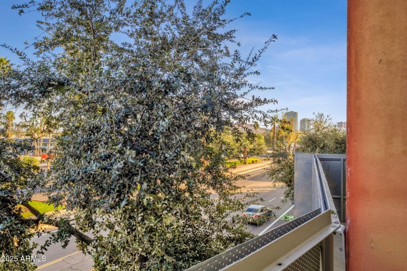 36-web-or-mls-1111-w-university-dr-3011
